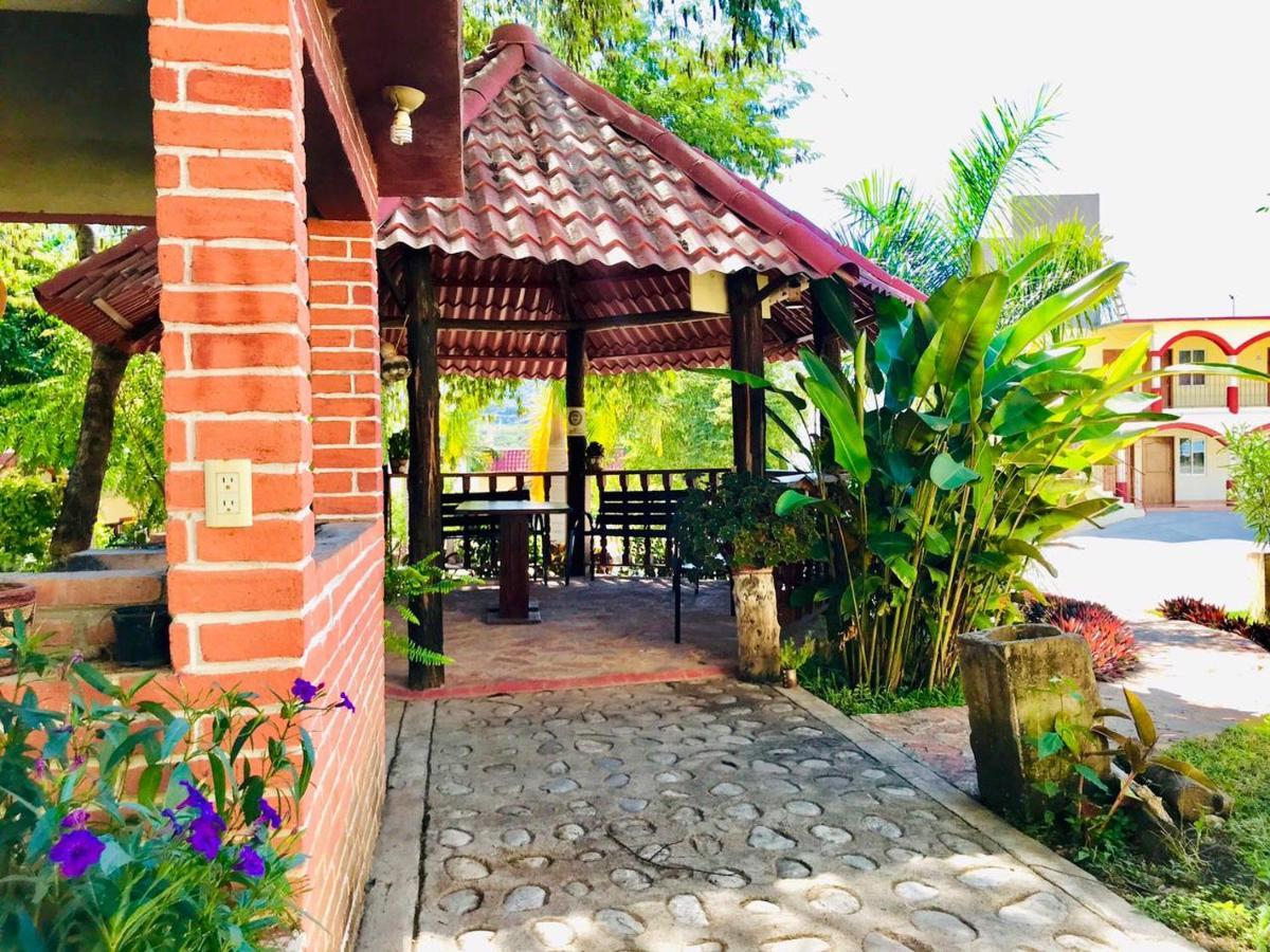 Hotel Y Restaurante Villas Del Sol Хальпан Экстерьер фото